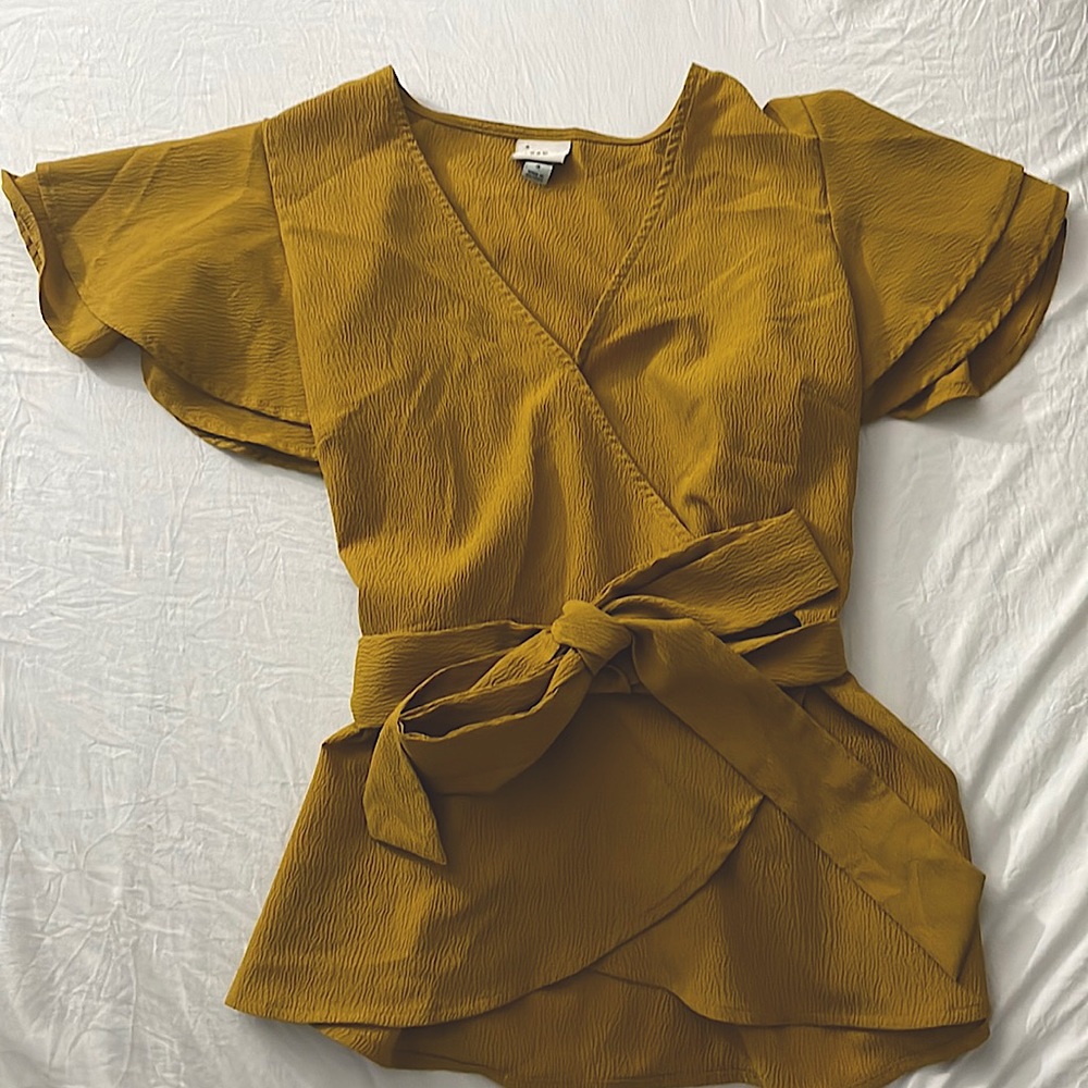 Small dress tshirt, like new. A New Day. Fits like a Medium.
